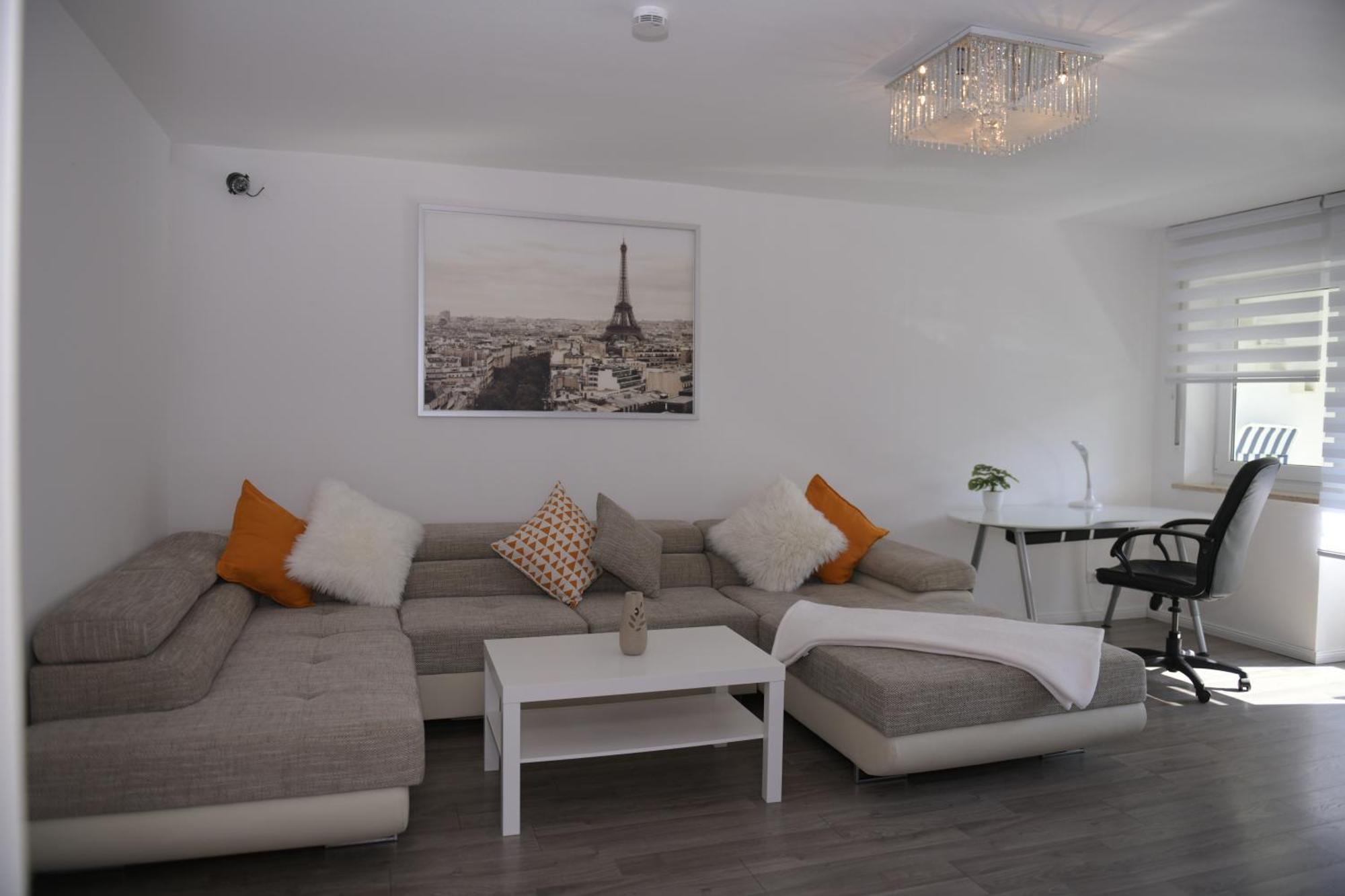 Helle, Ruhige, Moderne Wohnung, 5 Min Zu Fa Grob Миндельхайм Экстерьер фото