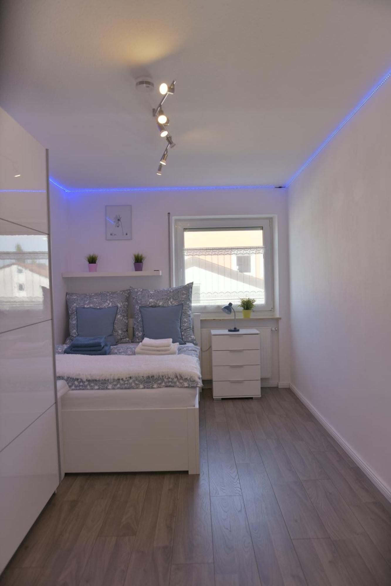 Helle, Ruhige, Moderne Wohnung, 5 Min Zu Fa Grob Миндельхайм Экстерьер фото
